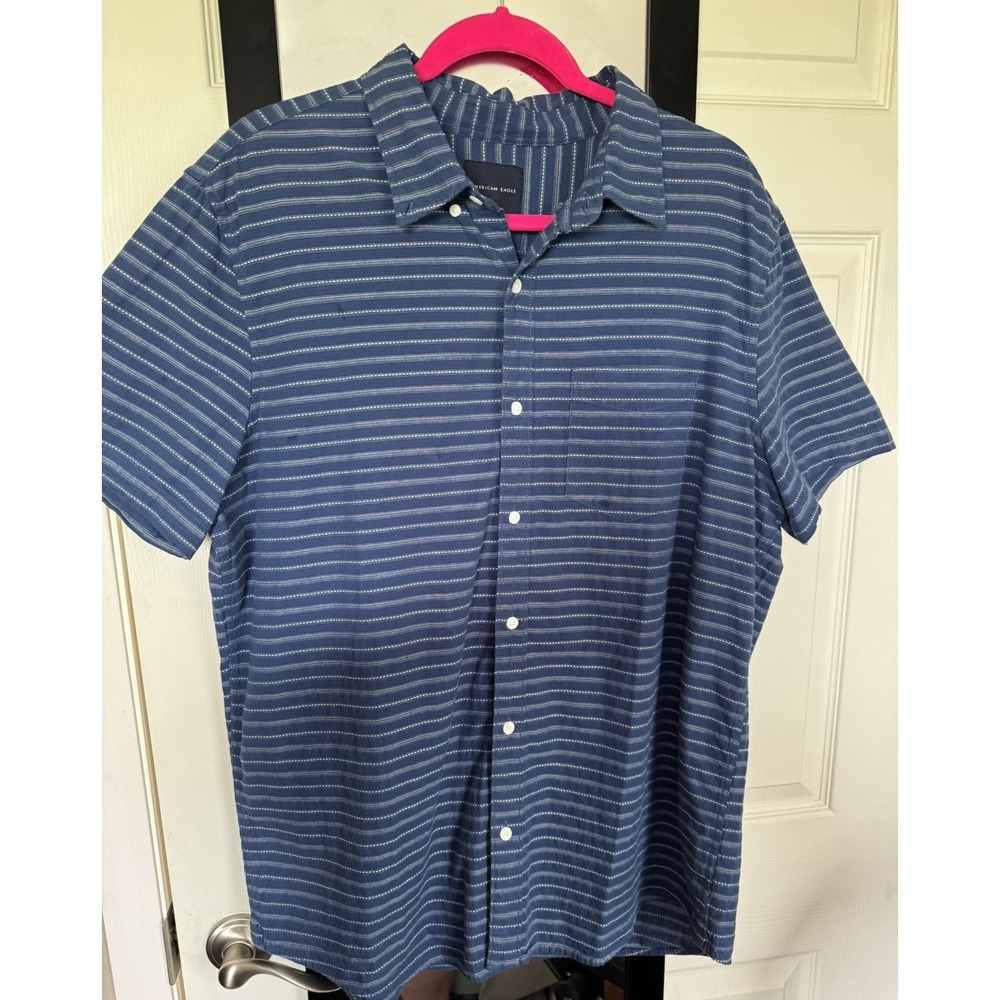 American Eagle Short Sleeve Button Up Men's Short Size XL Blue/ White Stripe